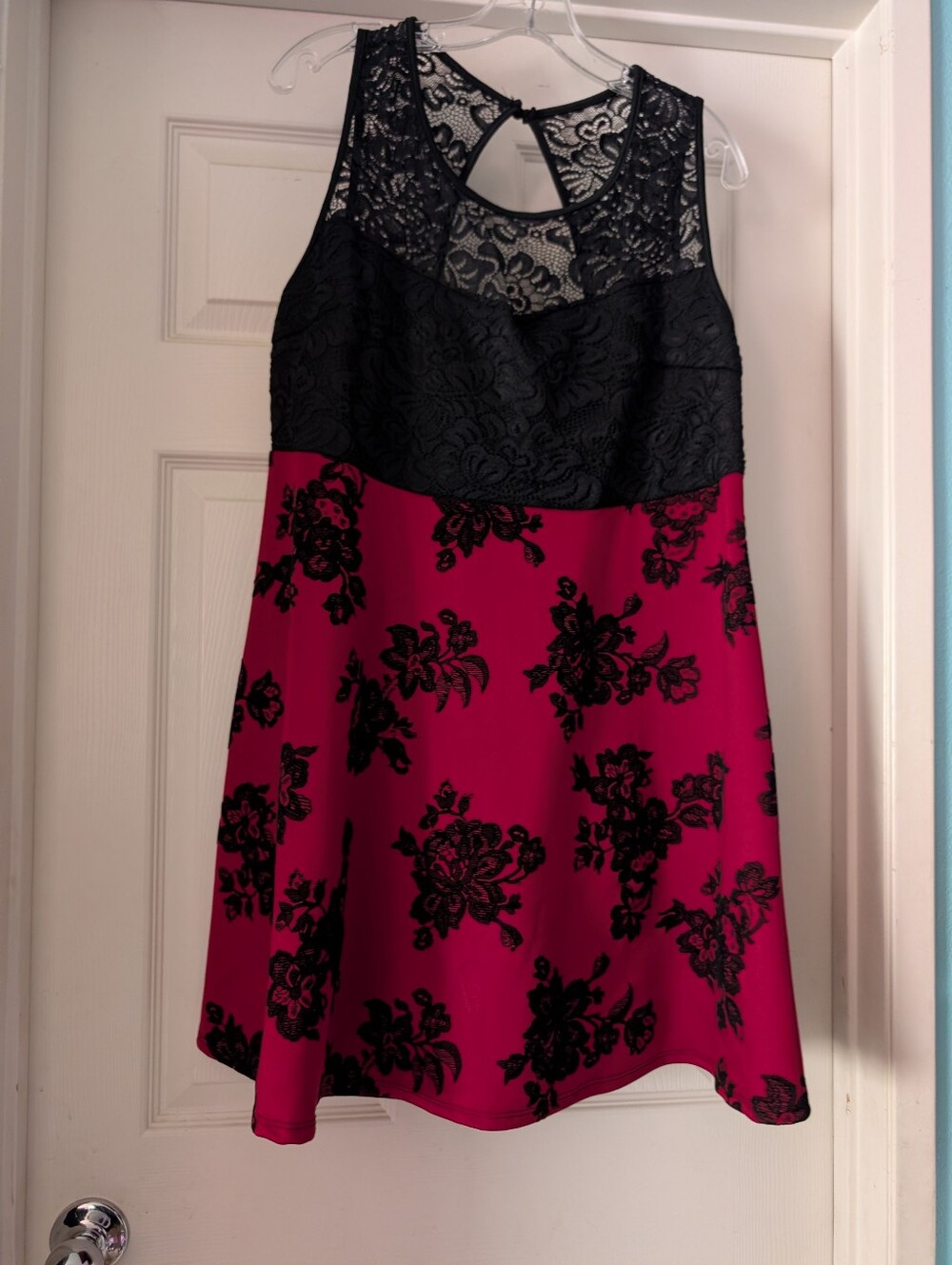 2X VIBE - Black Lace & Magenta Floral Sleeveless Dress - Picture 2 of 3